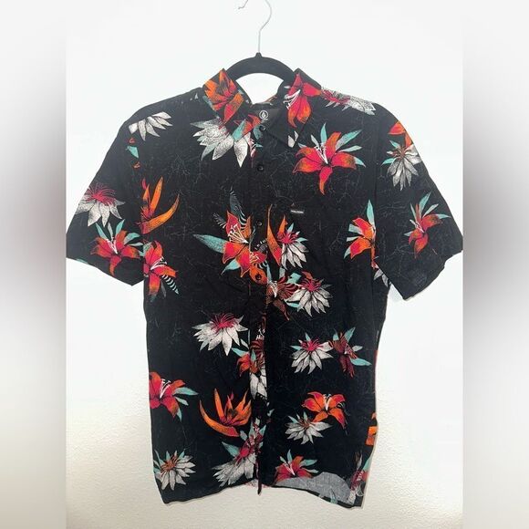 Volcom Men’s Tropical Button Down Tee - Picture 1 of 9